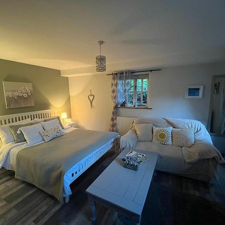 Pear Tree Cottage Courtyard Шрусбері Екстер'єр фото