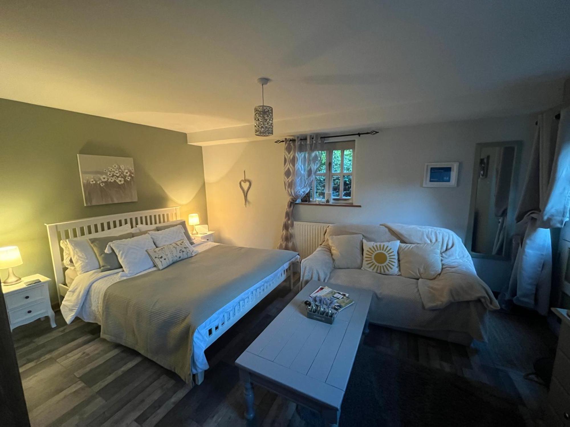 Pear Tree Cottage Courtyard Шрусбері Екстер'єр фото