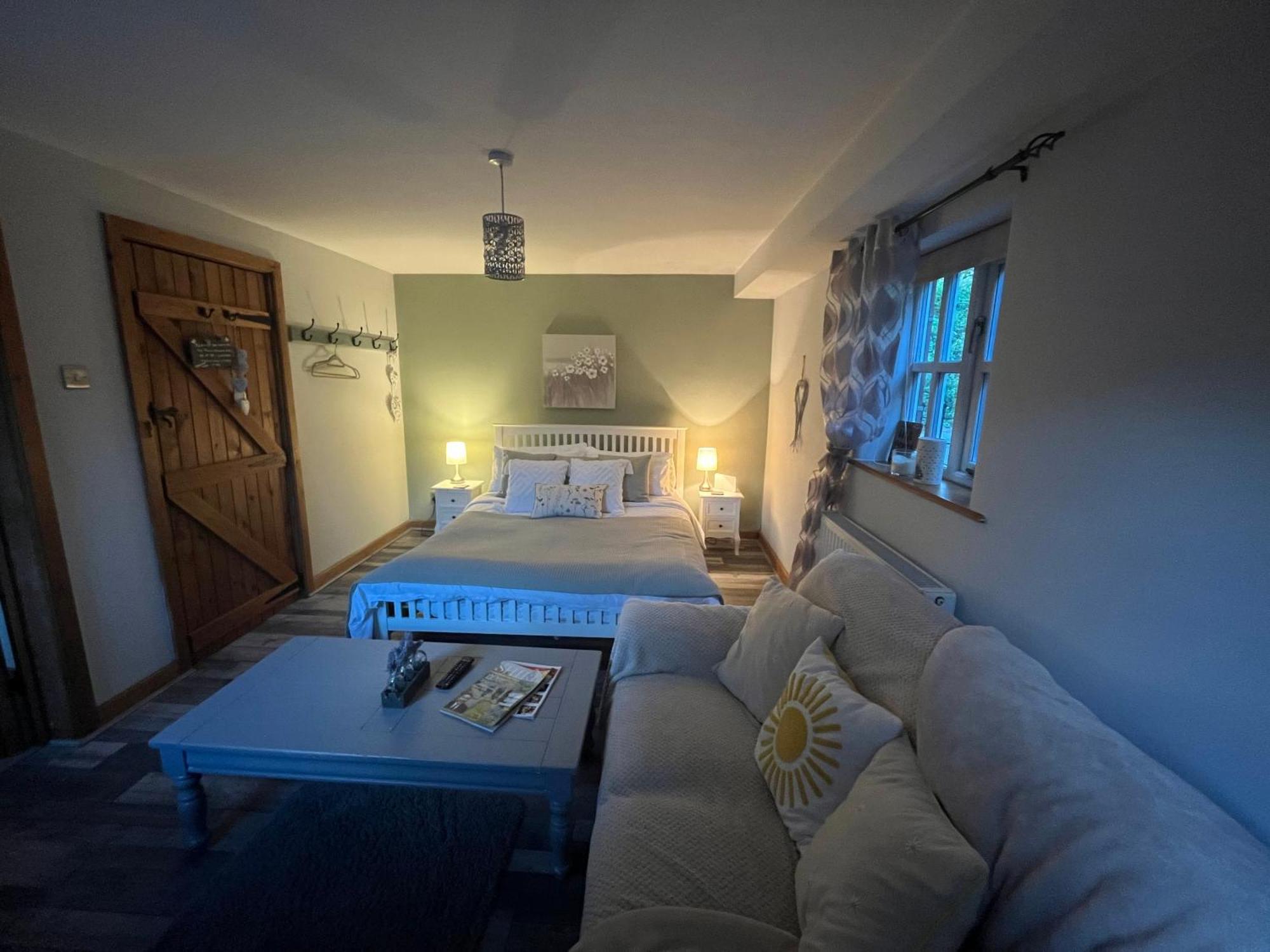 Pear Tree Cottage Courtyard Шрусбері Екстер'єр фото
